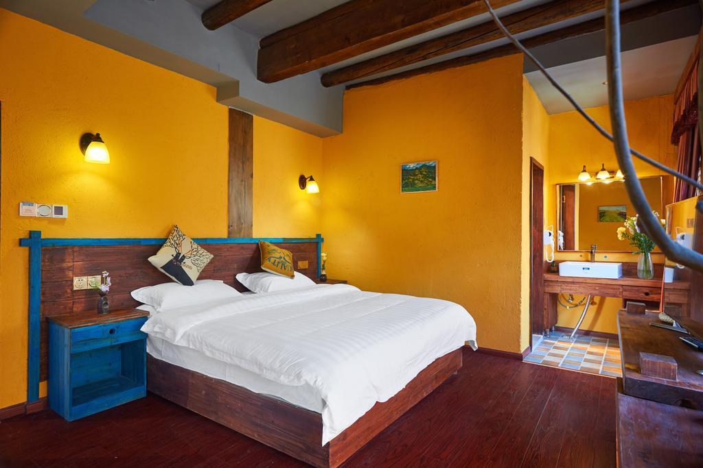 Jiumi Snow Mountain Original Art Hotel Shangri-La Exterior photo