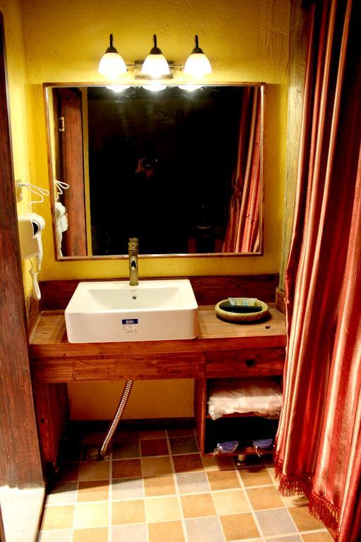 Jiumi Snow Mountain Original Art Hotel Shangri-La Exterior photo