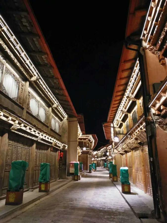 Jiumi Snow Mountain Original Art Hotel Shangri-La Exterior photo